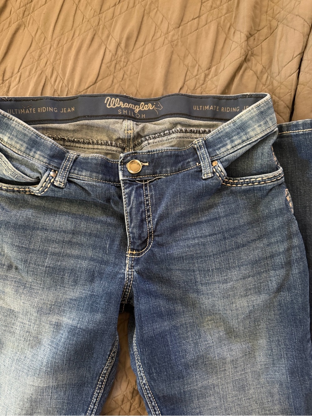 Wrangler Women's Riding Blue Boot Cut Jeans with Embroidered Back Pocket - Picture 2 of 3